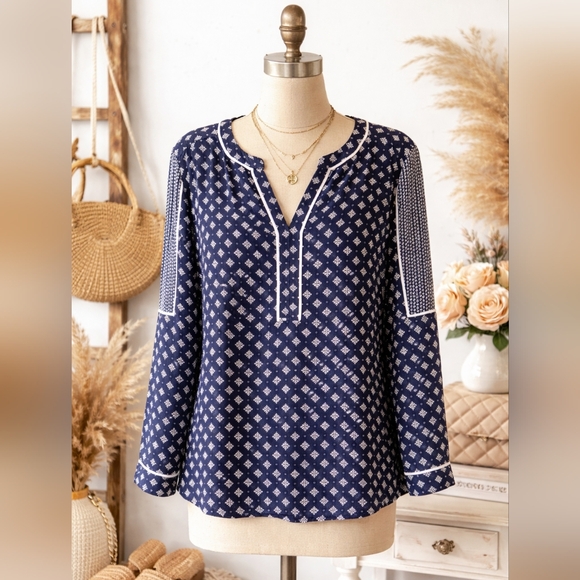 LOFT Tops - LOFT ANN TAYLOR SIZE M‎ TOP NAVY BLUE WHITE BLOUSE FALL GUC